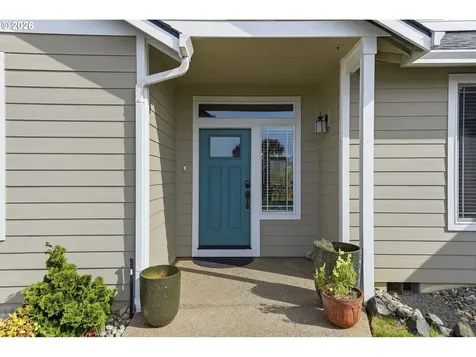 2025 Roosevelt Loop North Bend OR 97459