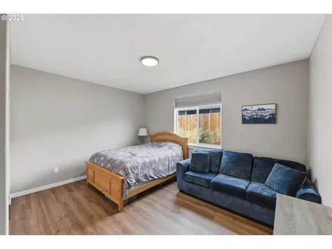 2025 Roosevelt Loop North Bend OR 97459