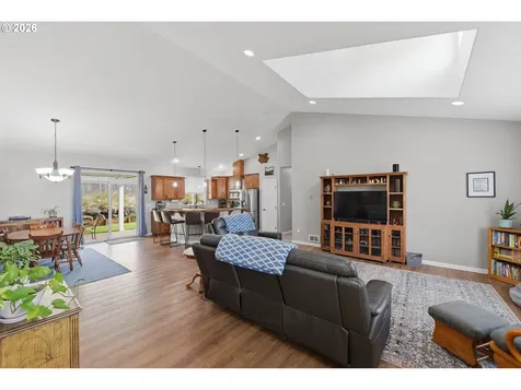 2025 Roosevelt Loop North Bend OR 97459