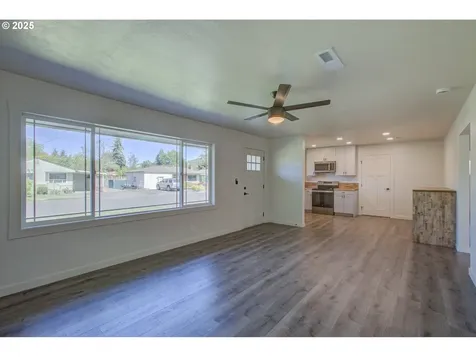 355 W Berdine Street Roseburg OR 97471