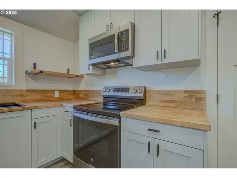 355 W Berdine Street Roseburg OR 97471