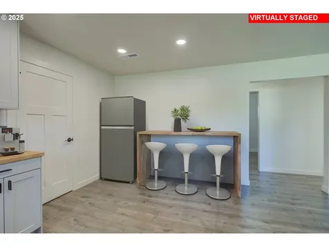 355 W Berdine Street Roseburg OR 97471