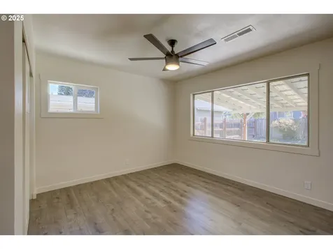 355 W Berdine Street Roseburg OR 97471