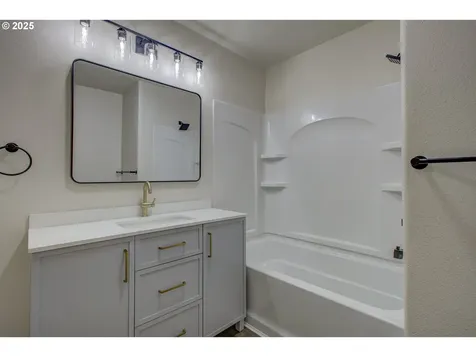 355 W Berdine Street Roseburg OR 97471