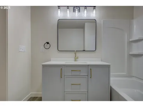 355 W Berdine Street Roseburg OR 97471