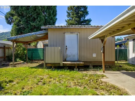 355 W Berdine Street Roseburg OR 97471
