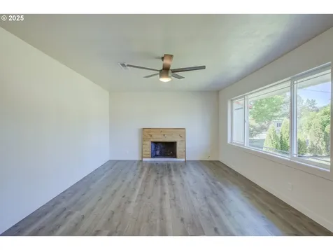 355 W Berdine Street Roseburg OR 97471