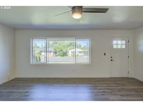 355 W Berdine Street Roseburg OR 97471