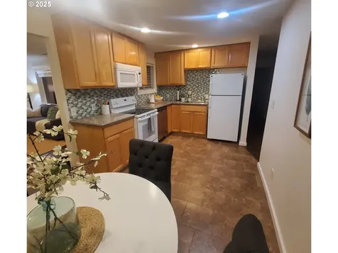 648 SE 137th Avenue Portland OR 97233