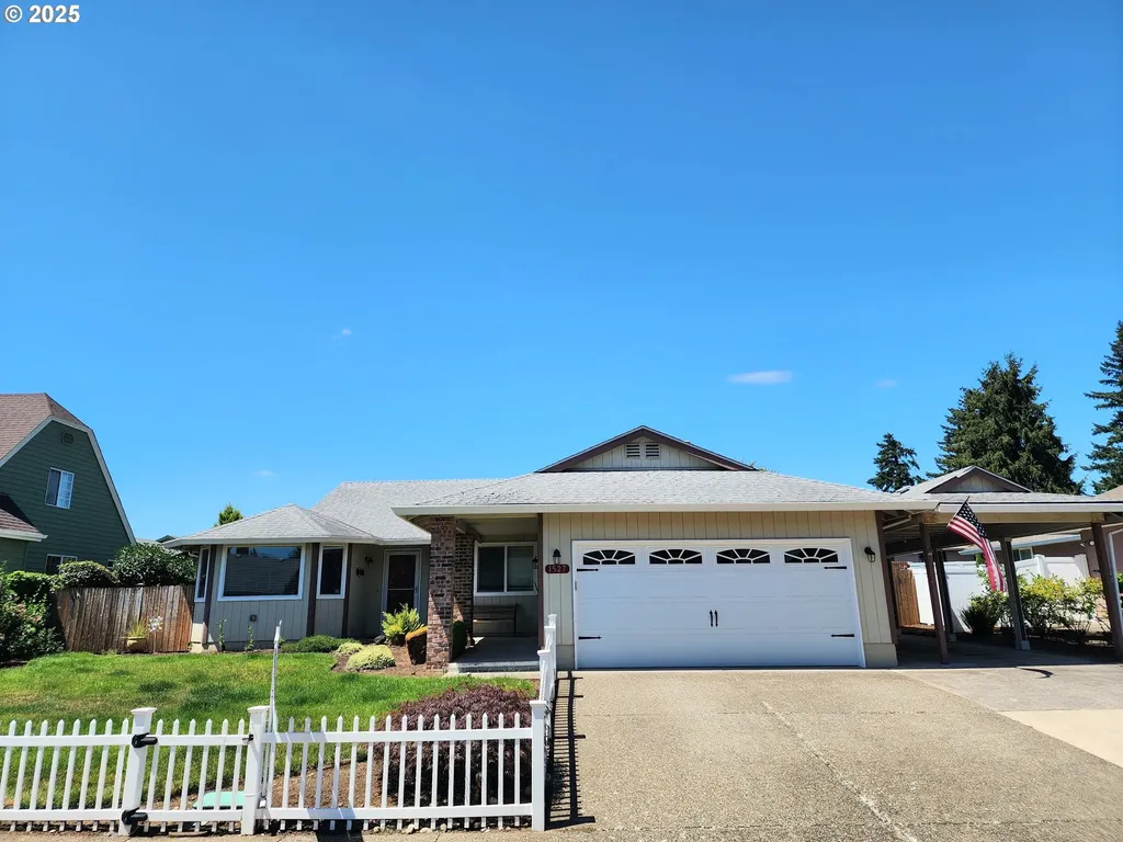 1527 NE Laurelwood Circle Canby OR 97013
