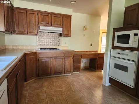 1527 NE Laurelwood Circle Canby OR 97013