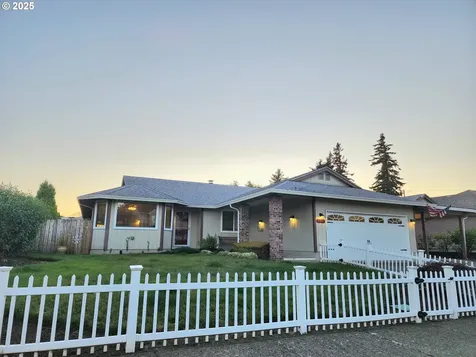 1527 NE Laurelwood Circle Canby OR 97013