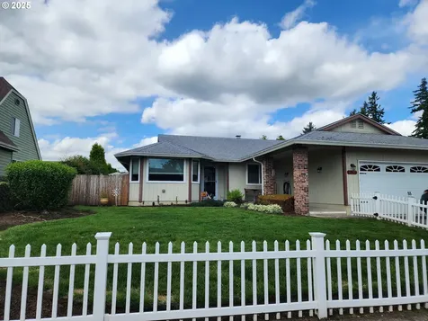 1527 NE Laurelwood Circle Canby OR 97013