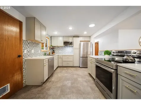 15732 SE Franklin Street Portland OR 97236