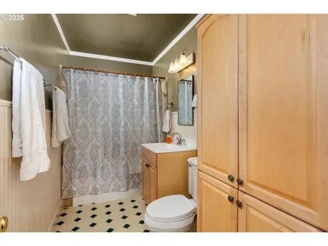 4256 NE Simpson Street Portland OR 97218