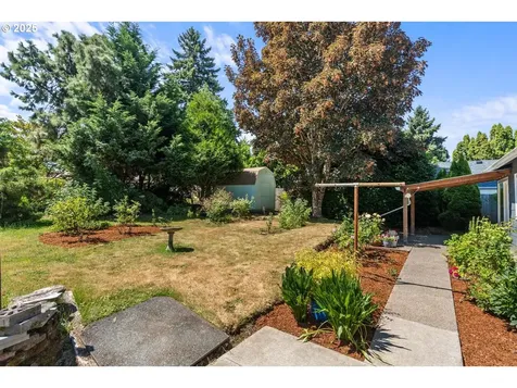 4256 NE Simpson Street Portland OR 97218