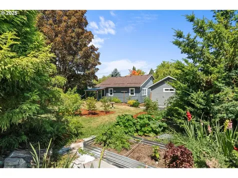 4256 NE Simpson Street Portland OR 97218