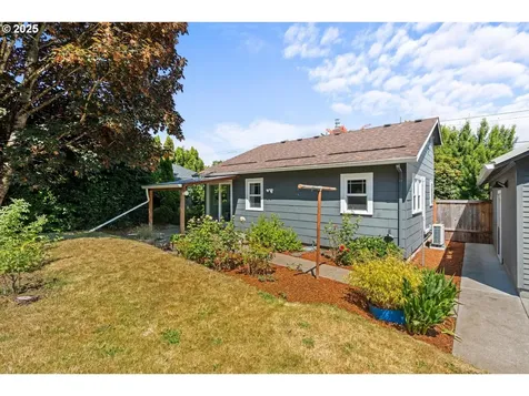 4256 NE Simpson Street Portland OR 97218