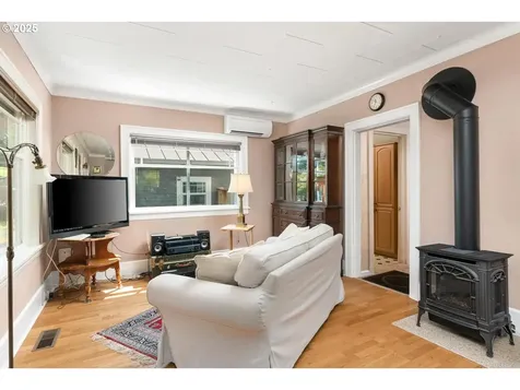 4256 NE Simpson Street Portland OR 97218