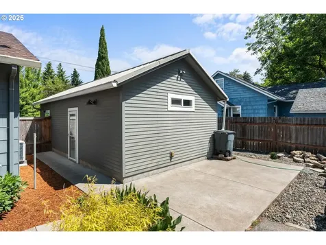 4256 NE Simpson Street Portland OR 97218