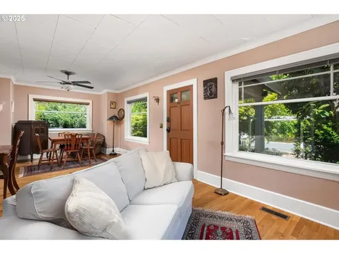 4256 NE Simpson Street Portland OR 97218