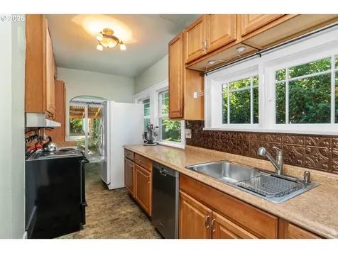4256 NE Simpson Street Portland OR 97218