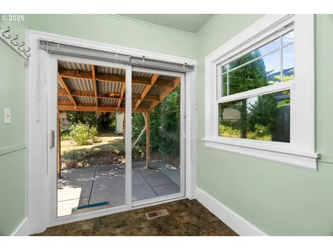 4256 NE Simpson Street Portland OR 97218