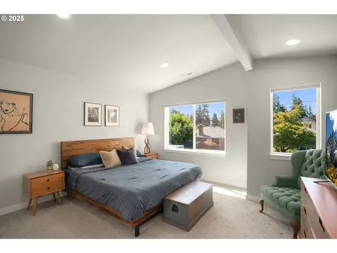 6071 SE Lexington Street Portland OR 97206