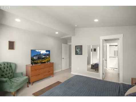 6071 SE Lexington Street Portland OR 97206