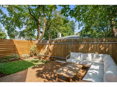 6071 SE Lexington Street Portland OR 97206