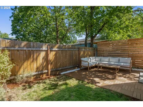 6071 SE Lexington Street Portland OR 97206
