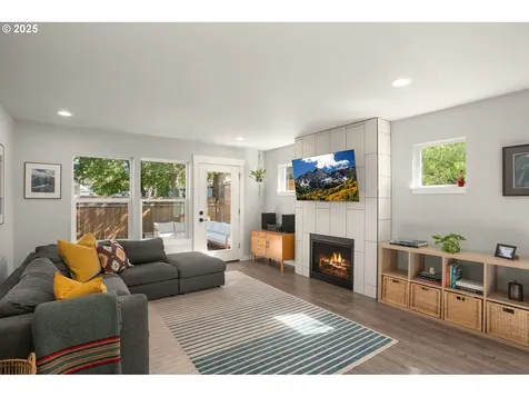 6071 SE Lexington Street Portland OR 97206