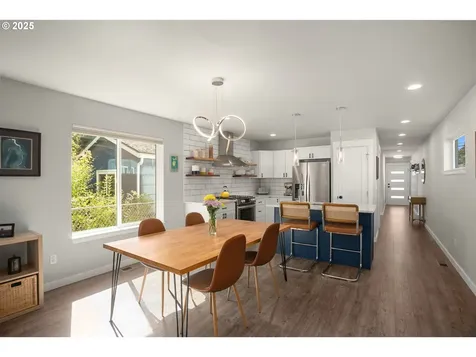 6071 SE Lexington Street Portland OR 97206