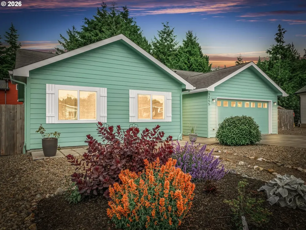 1255 SW Wedge Court Waldport OR 97394