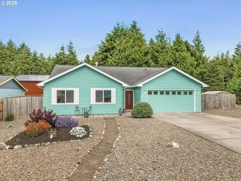 1255 SW Wedge Court Waldport OR 97394