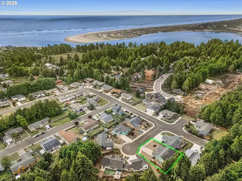 1255 SW Wedge Court Waldport OR 97394