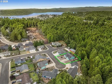 1255 SW Wedge Court Waldport OR 97394