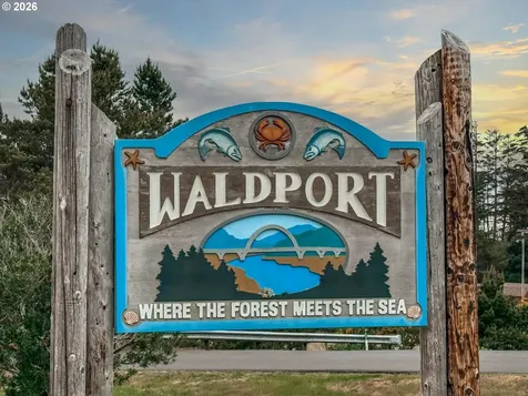 1255 SW Wedge Court Waldport OR 97394