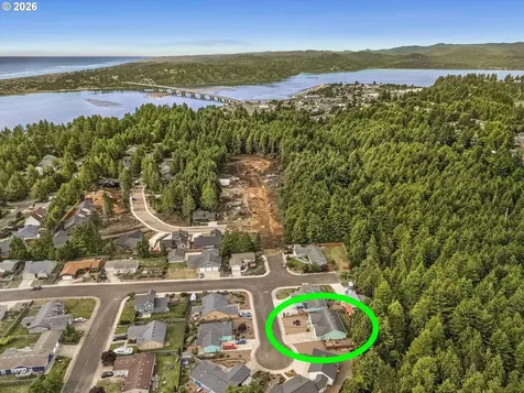 1255 SW Wedge Court Waldport OR 97394