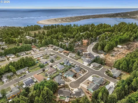1255 SW Wedge Court Waldport OR 97394