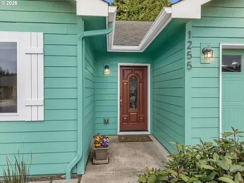1255 SW Wedge Court Waldport OR 97394
