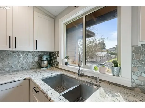 2382 NW Esquire Drive Roseburg OR 97471