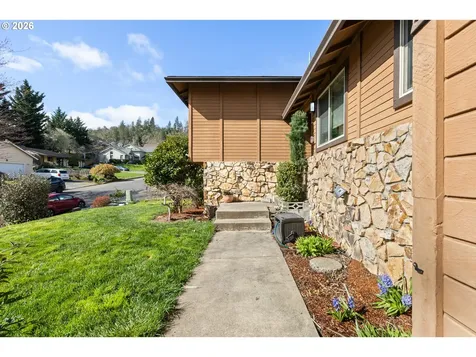 2382 NW Esquire Drive Roseburg OR 97471