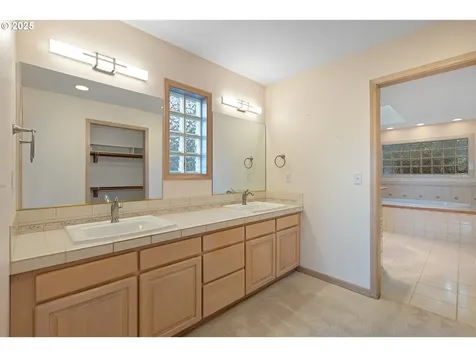 1372 SE Laurel Court Roseburg OR 97470