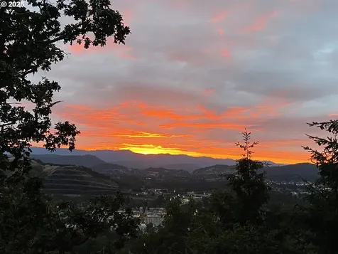1372 SE Laurel Court Roseburg OR 97470