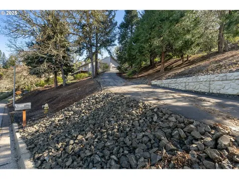 1372 SE Laurel Court Roseburg OR 97470