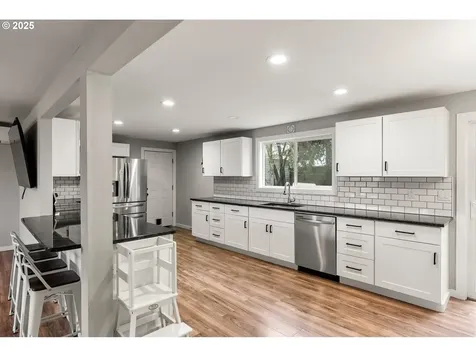 30063 Federal Lane Eugene OR 97402