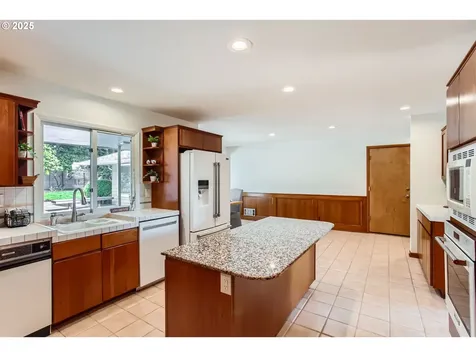9645 SW Vista Place Portland OR 97225