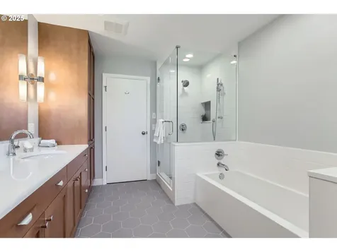 9645 SW Vista Place Portland OR 97225