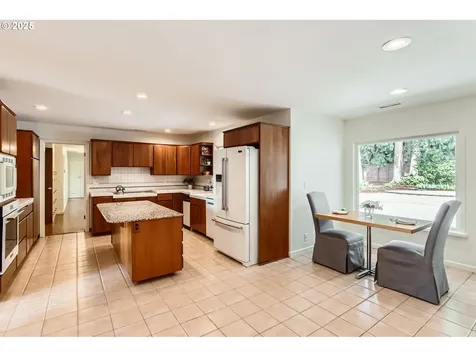 9645 SW Vista Place Portland OR 97225